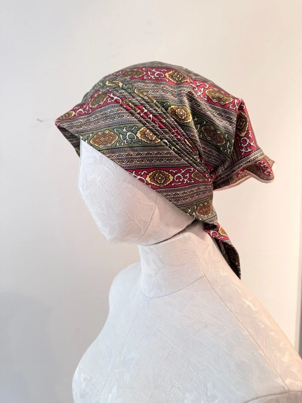Vintage Peck And Peck Paisley Poly-Silk Turban